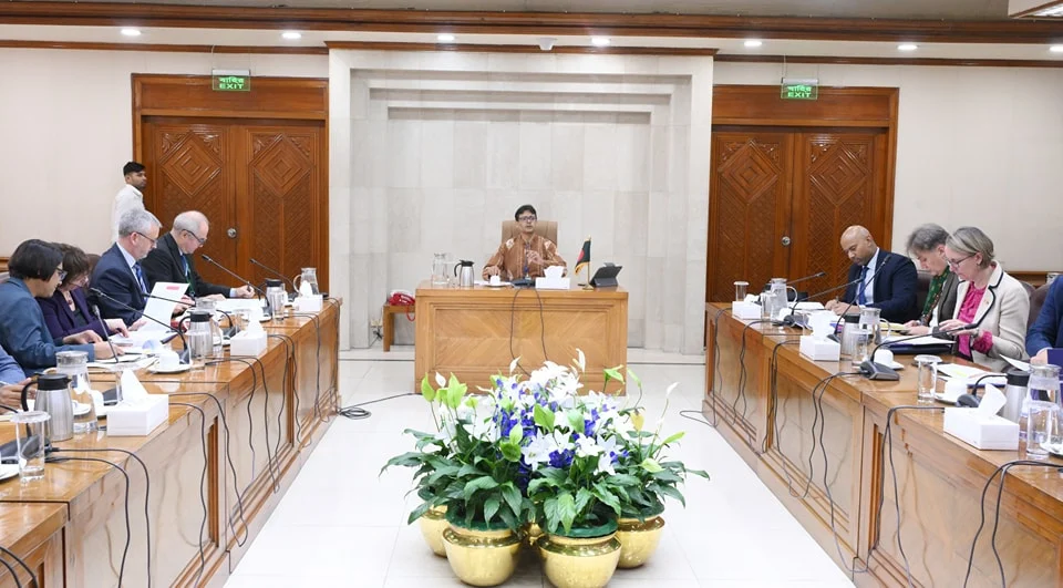 Lutfey Siddiqi briefs envoys on labour reform progress