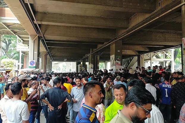 Demonstrations continue at Nagar Bhaban demanding BNP’s Ishraque as mayor