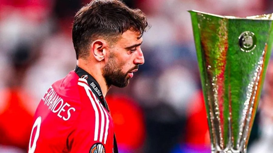 Fernandes offers to leave Man Utd to help club rebuild