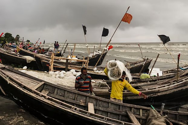 Maritime ports asked to hoist signal 3