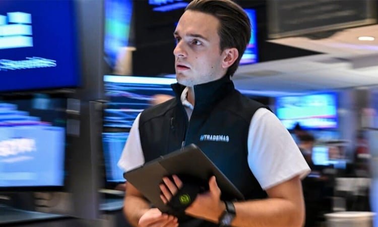 US stocks mixed as indexes struggle to retain record highs
